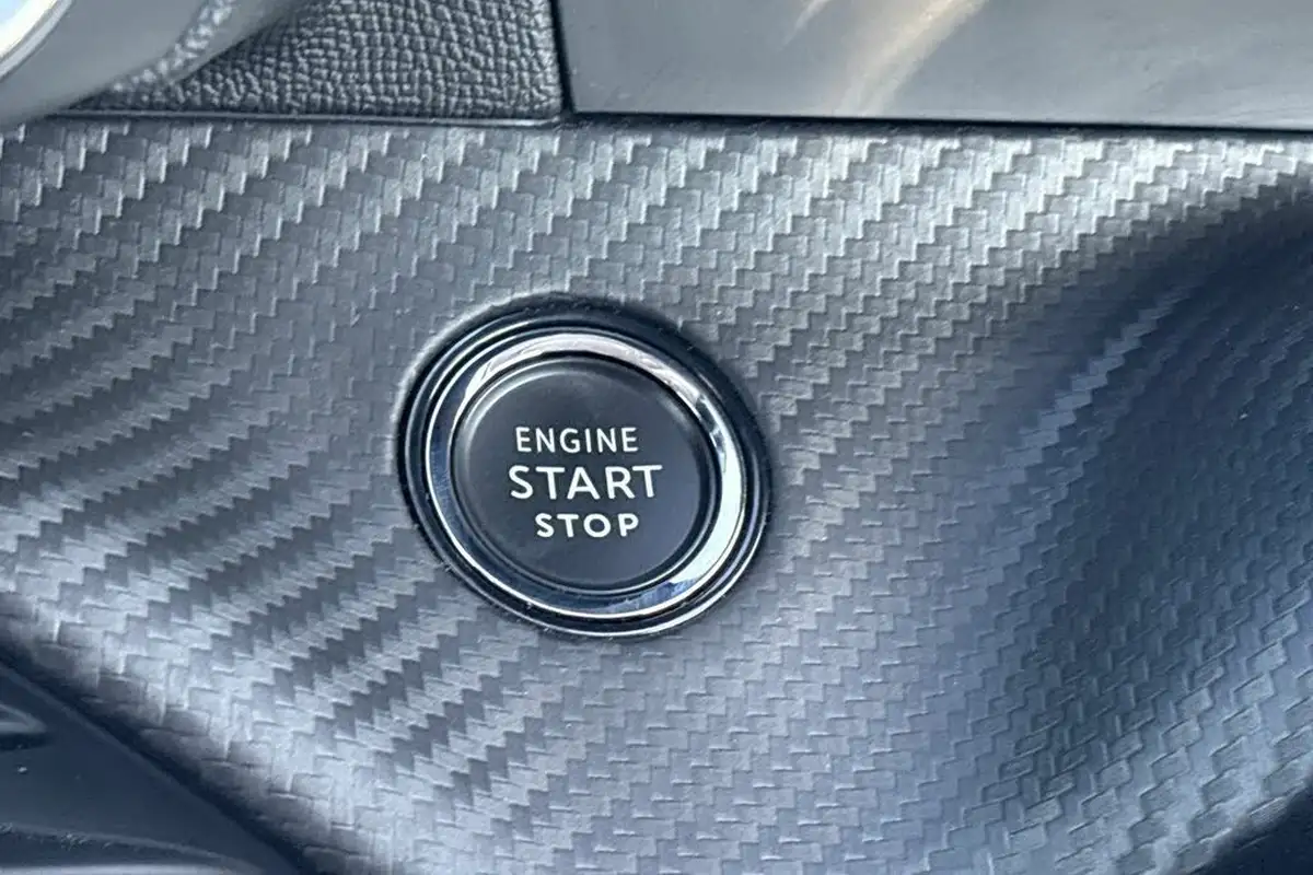 2023-peugeot-208-12-puretech-allure-premium-130ps-eat8-big-25