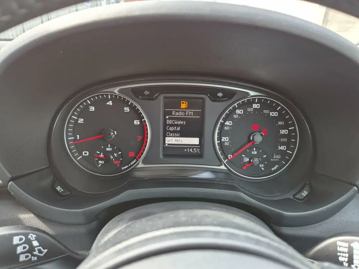 2016-audi-a1-14-tfsi-sport-hatchback-3d-big-16