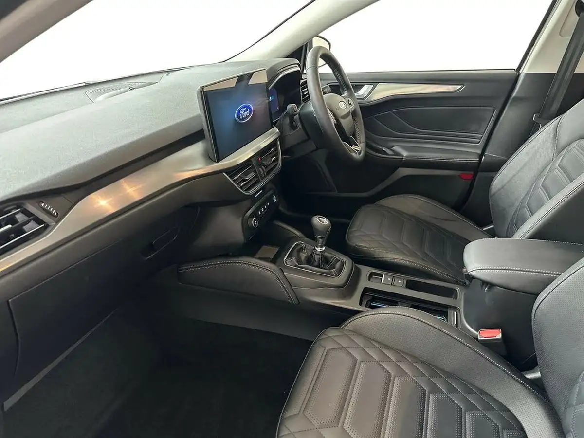 2022-ford-focus-10t-titanium-vignale-125ps-hatchback-big-10