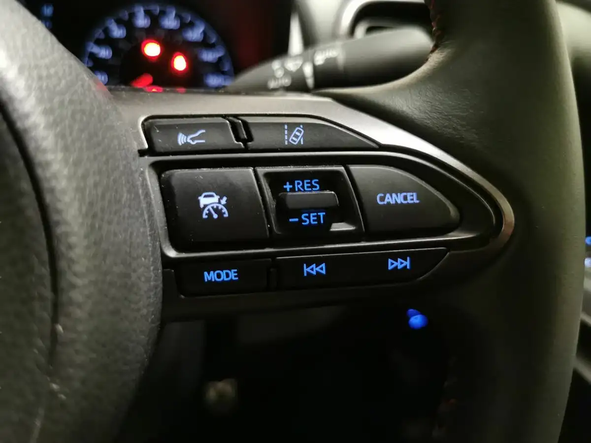 2021-toyota-yaris-16-gr-circuit-pack-big-19
