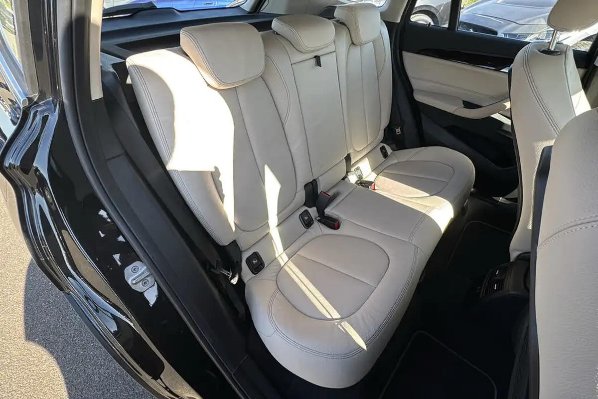 2021-bmw-x1-20-xdrive20i-xline-big-10