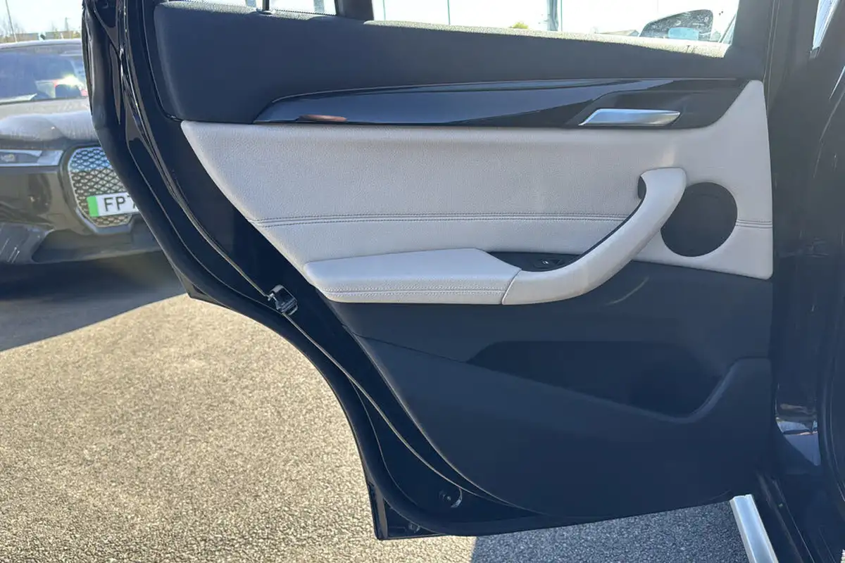 2021-bmw-x1-20-xdrive20i-xline-big-32