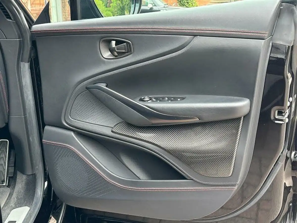 2023-aston-martin-dbx-40-v8-big-29