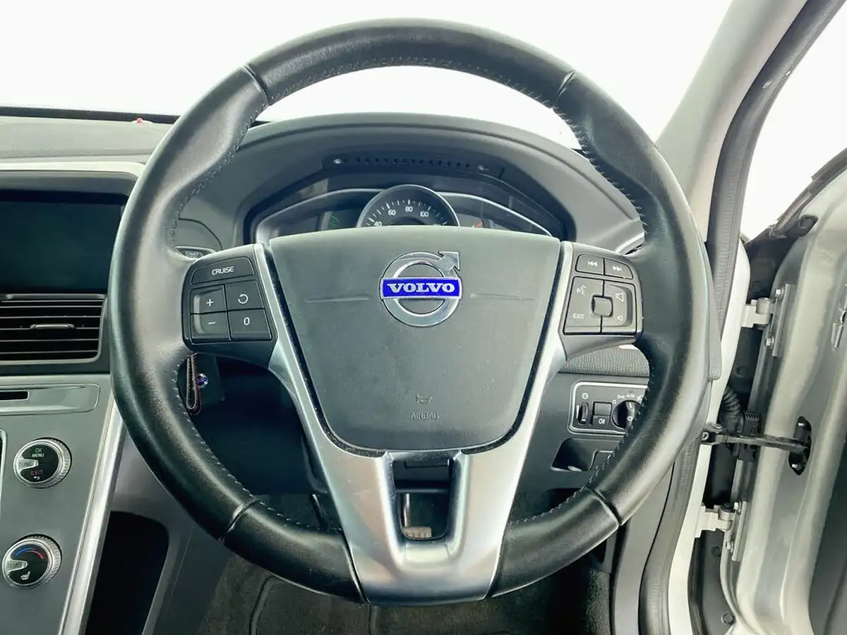 2017-volvo-xc60-20td-d4-se-big-15