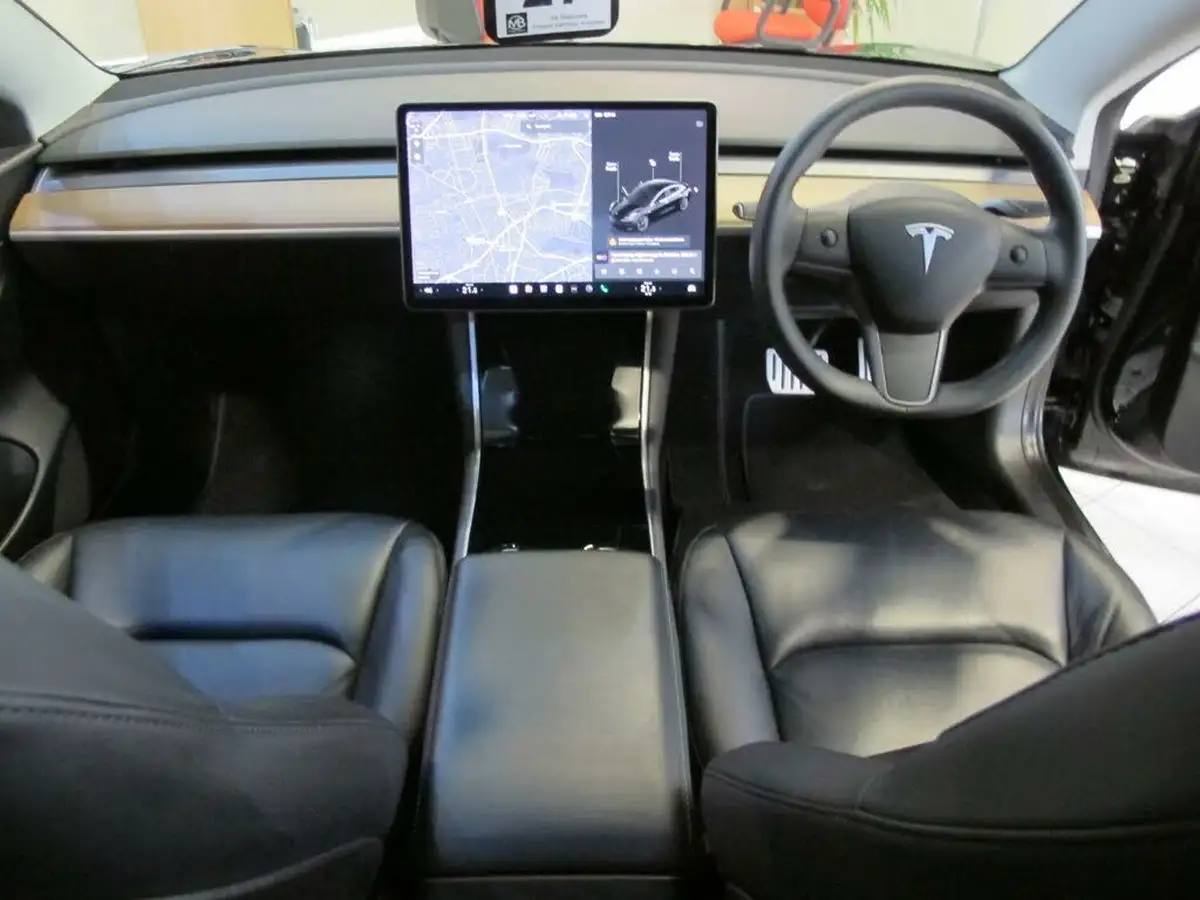 2020-tesla-model-3-e-performance-big-34