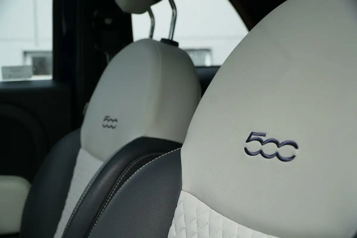 2022-fiat-500-10-dolcevita-big-46