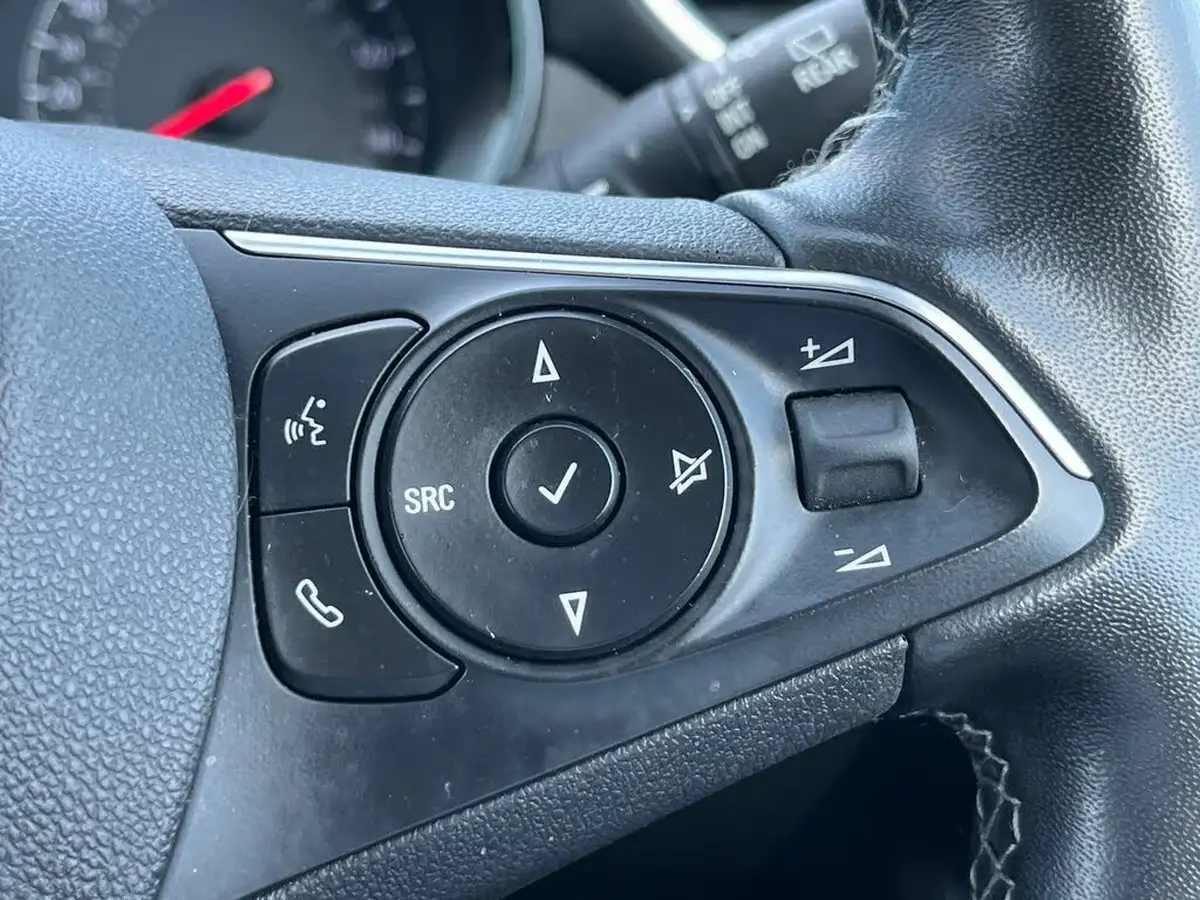 2021-vauxhall-crossland-12-ultimate-nav-big-23