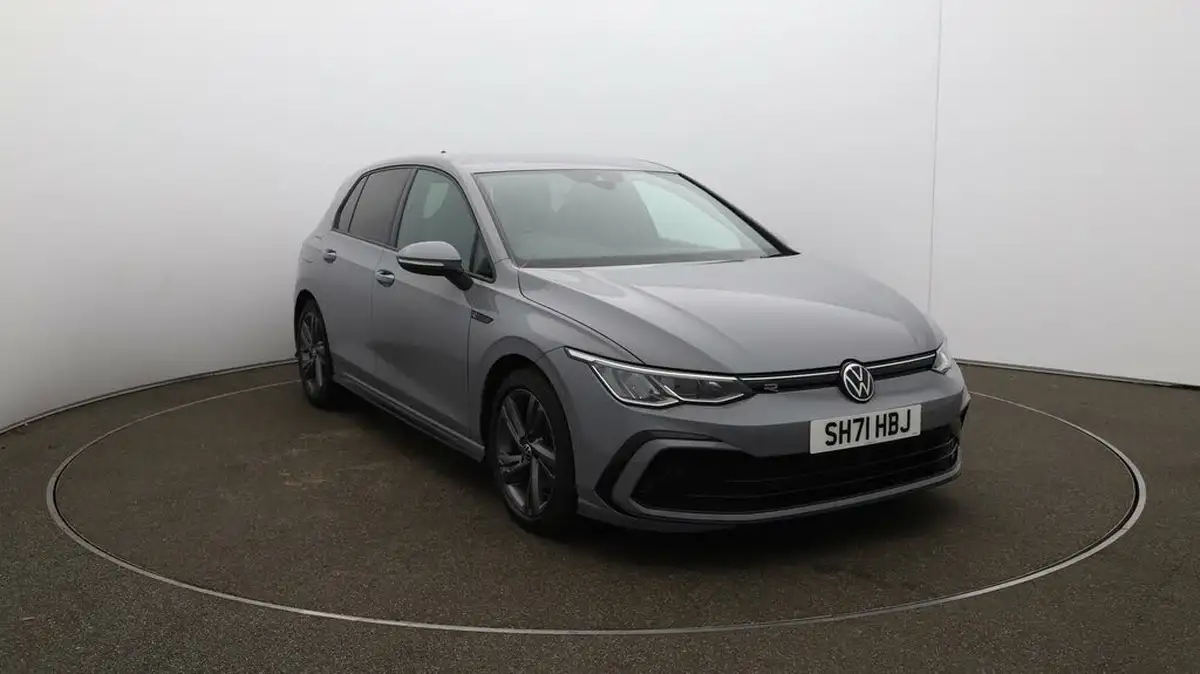 2021-volkswagen-golf-big-23