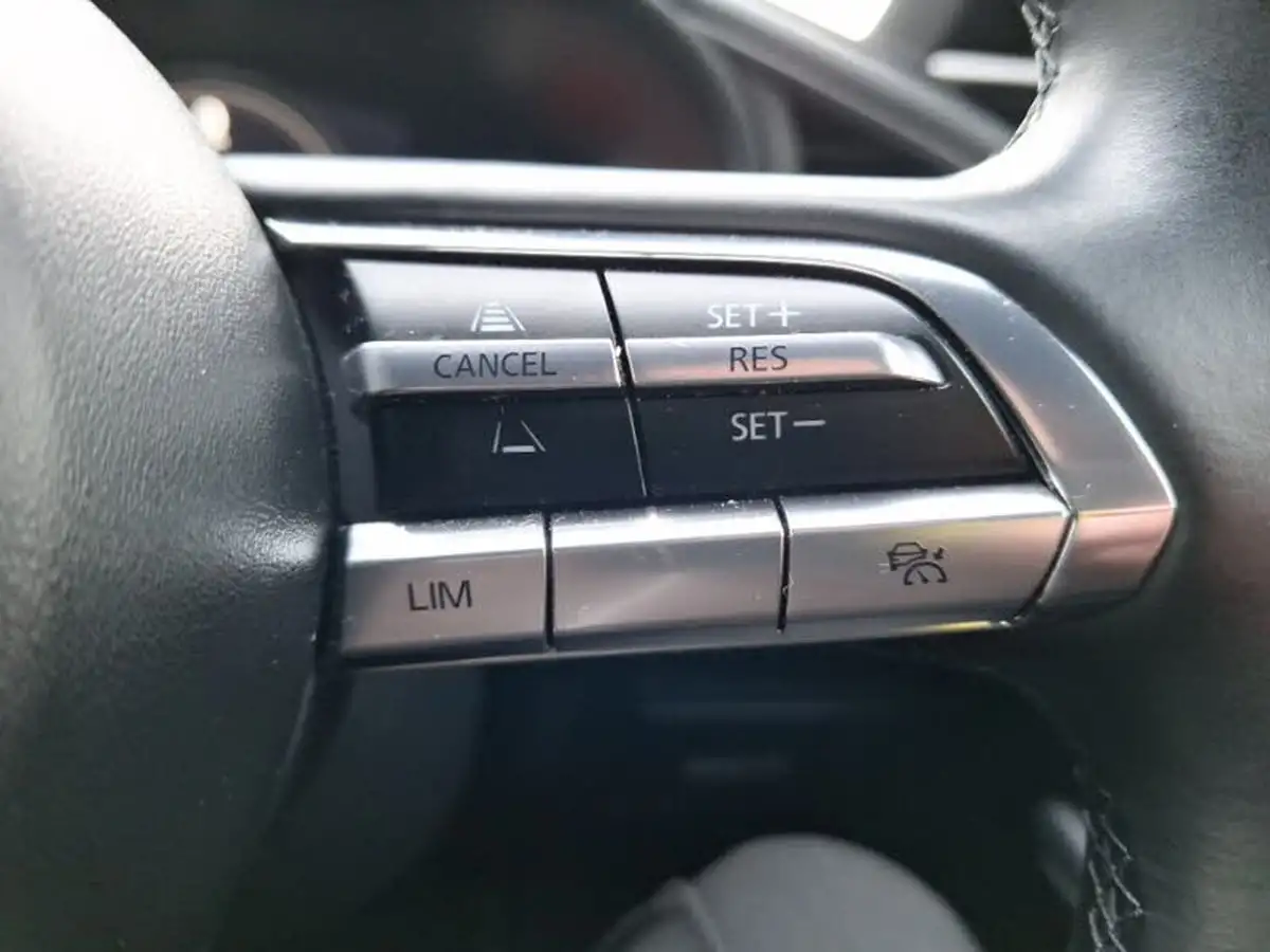 2023-mazda-mazda3-20-se-l-big-13