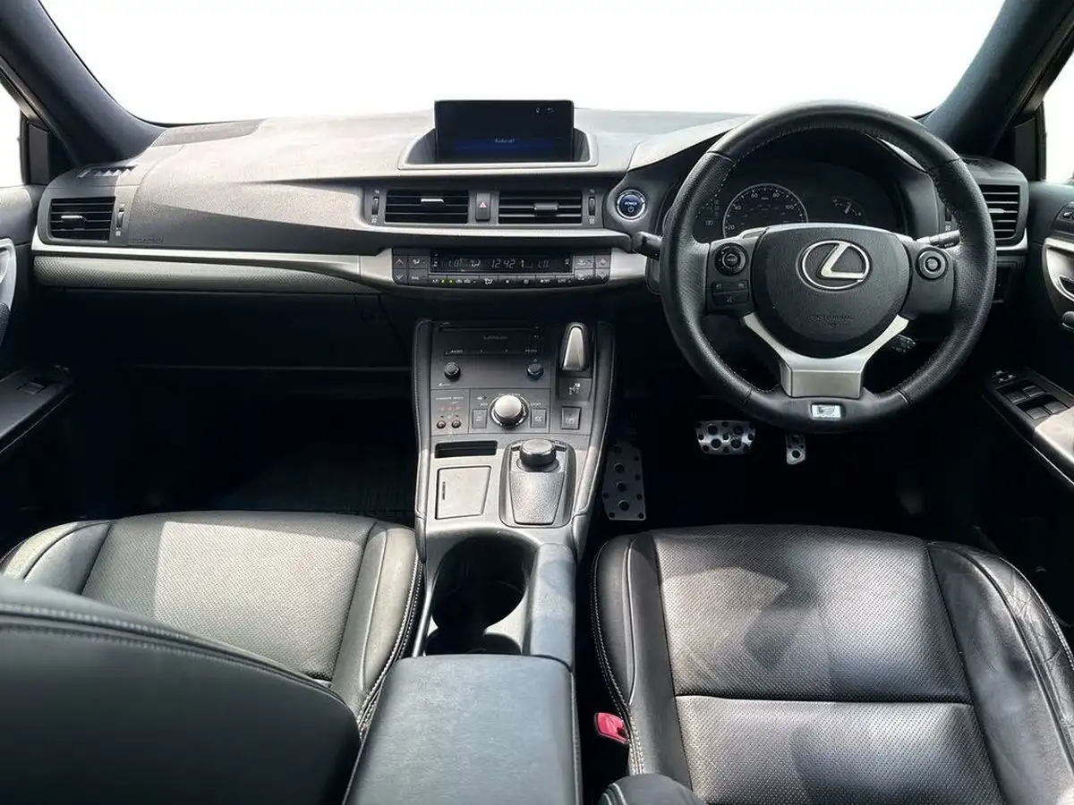 2016-lexus-ct-200h-18-f-sport-big-10