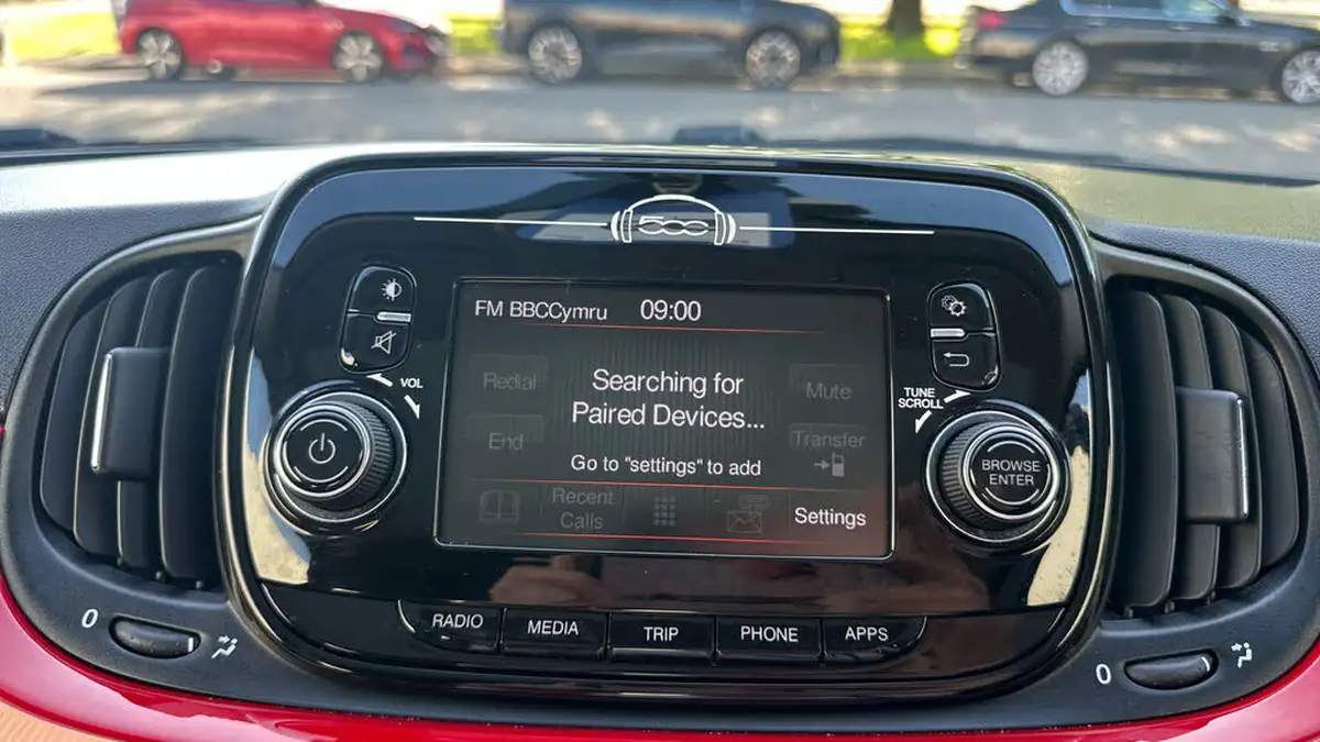 2019-fiat-500-12-lounge-ss-big-30