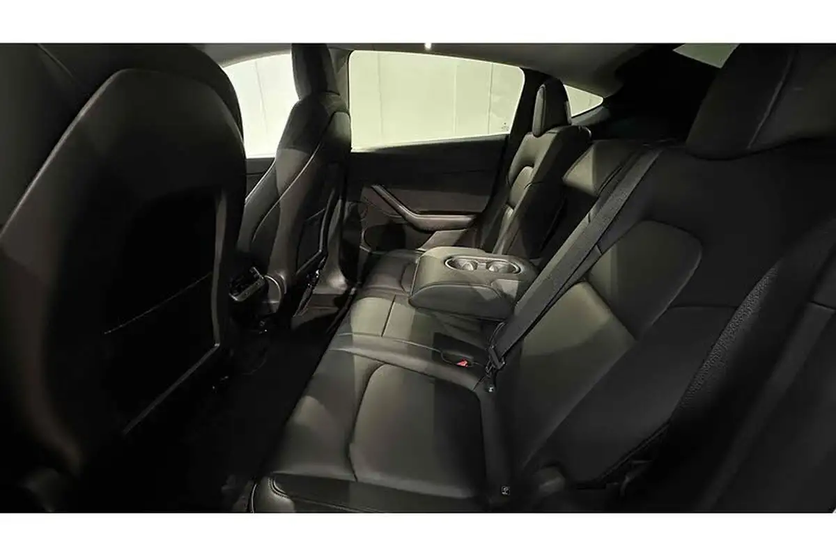 2022-tesla-model-y-e-long-range-big-20