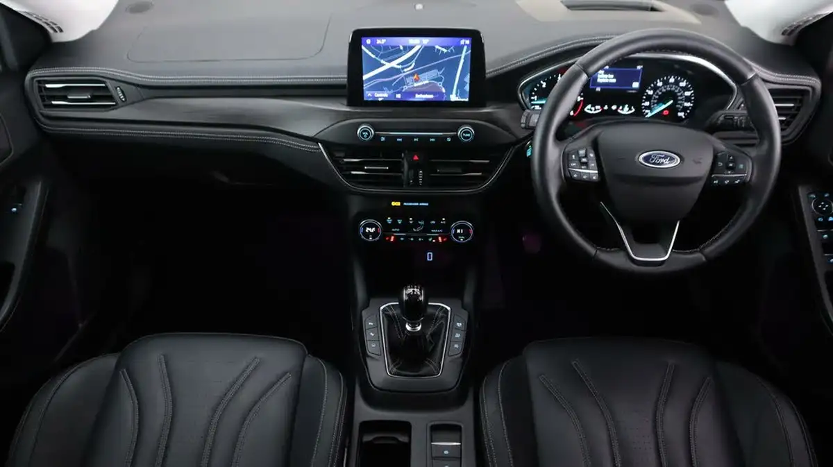 2020-ford-focus-15-vignale-hatchback-big-18