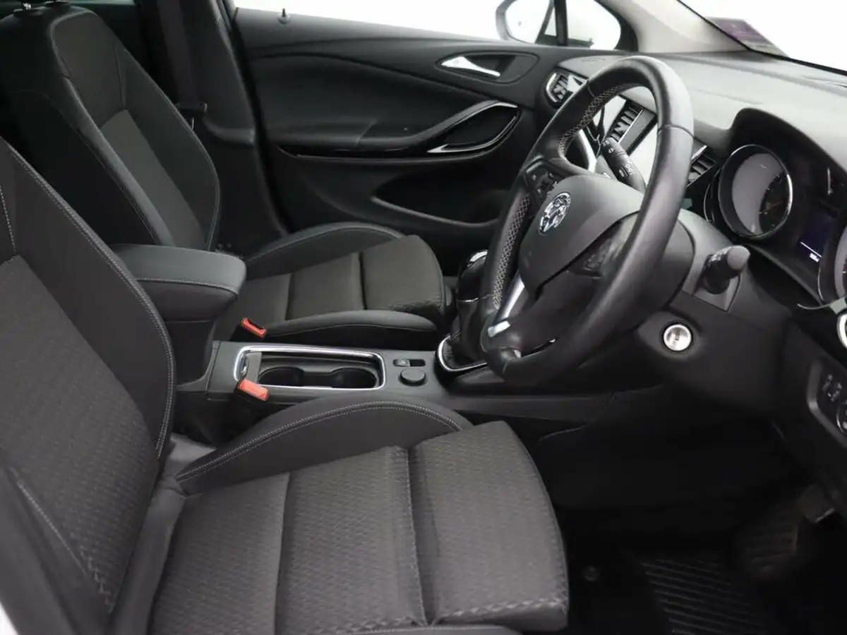 2019-vauxhall-astra-14i-16v-turbo-griffin-ss-big-12