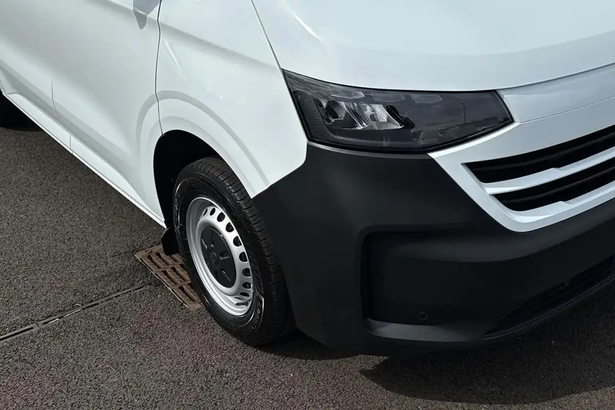 2025-volkswagen-transporter-20tdi-t30-commerce-plus-bmt-swb-150pseu6e-big-15