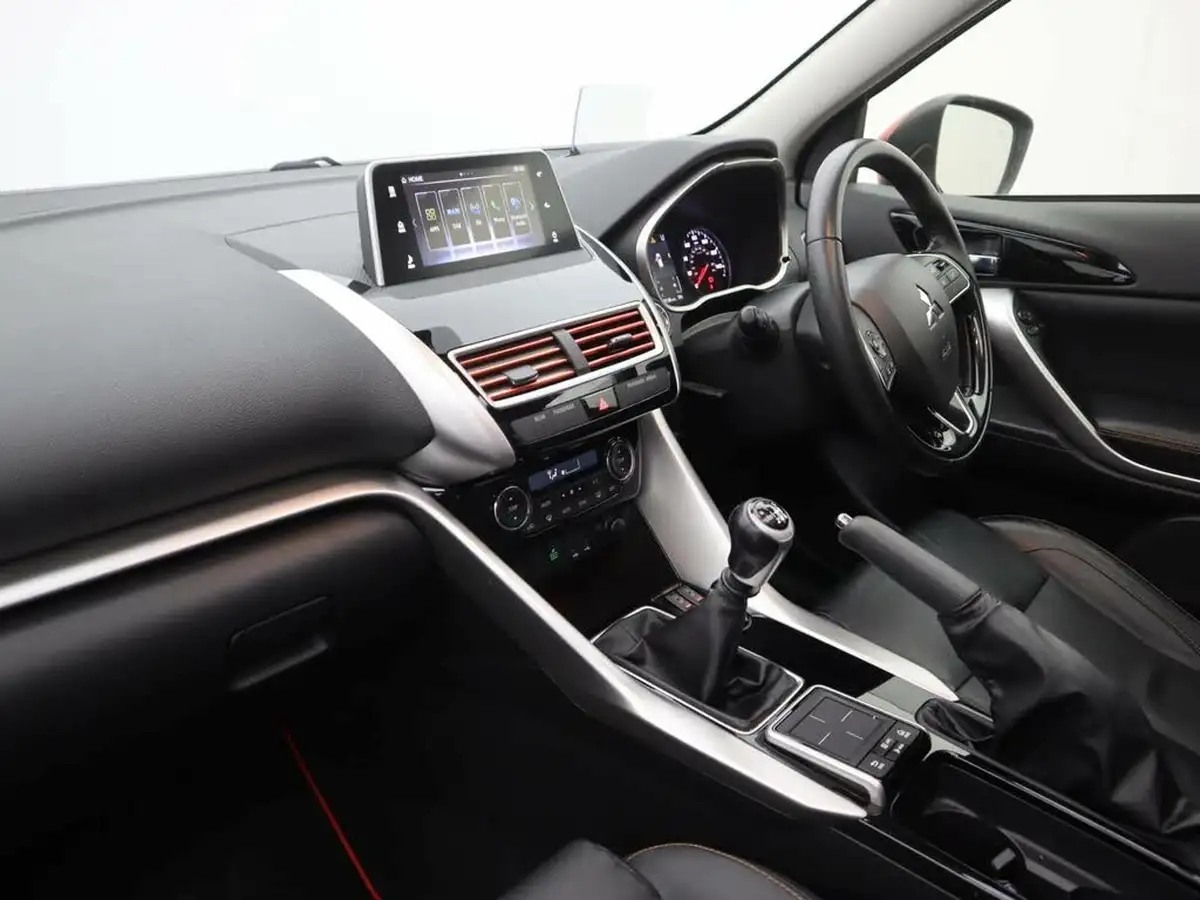 2018-mitsubishi-eclipse-cross-15-first-edition-big-8