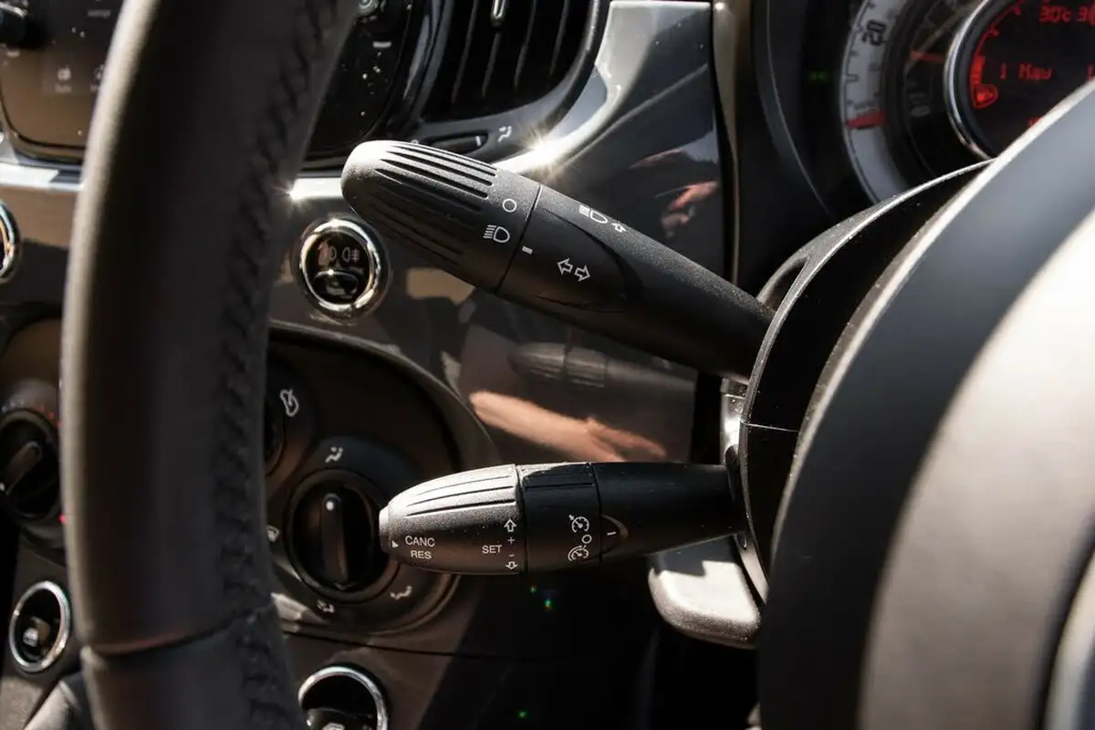 2020-fiat-500-10-lounge-big-15