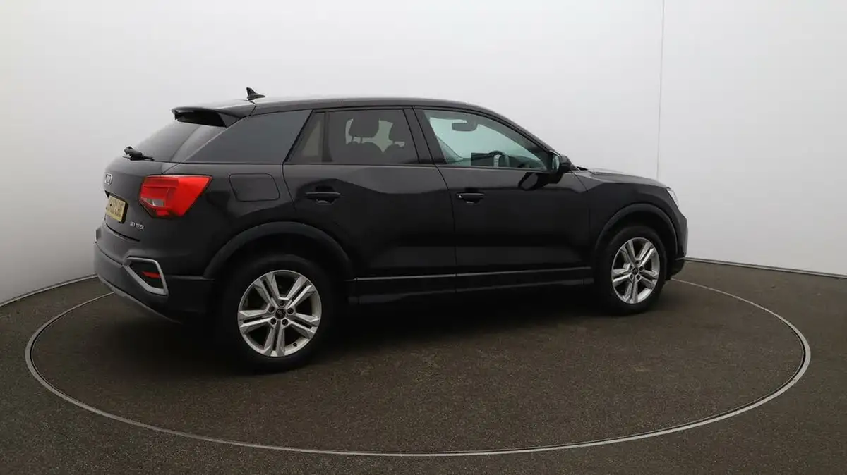 2022-audi-q2-10-30-tfsi-sport-big-41