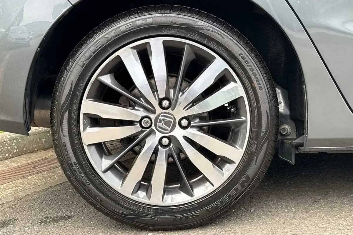 2019-honda-jazz-13-i-vtec-ex-navi-cvt-big-8