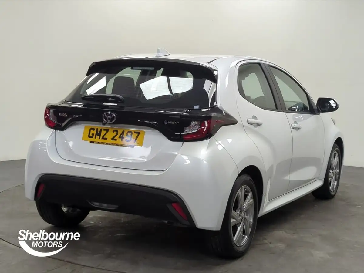 2024-toyota-yaris-15-vvt-i-icon-big-2