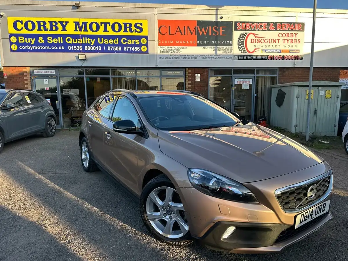 2014-volvo-v40-16td-d2-cross-country-lux-powershift-big-4