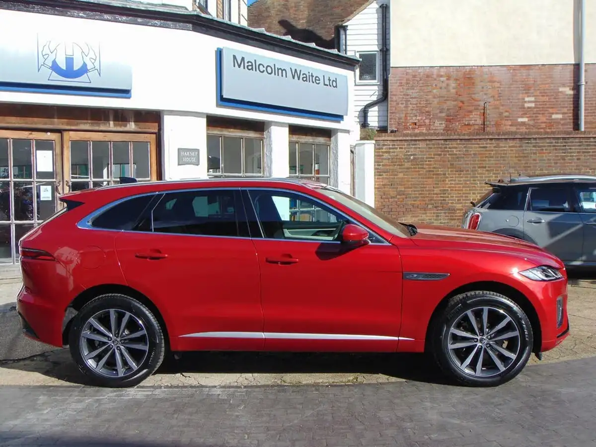 2023-jaguar-f-pace-20-d200-r-dynamic-se-black-big-1