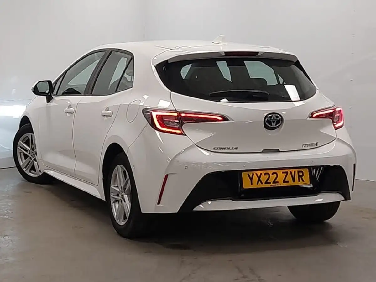 2022-toyota-corolla-18-vvt-i-icon-tech-trk-hatchback-5d-big-1