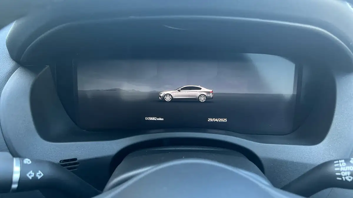 2023-jaguar-xe-big-20