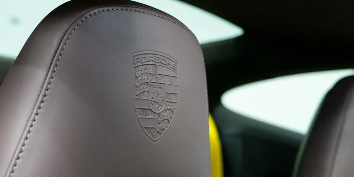 2015-porsche-911-38-carrera-gts-coupe-big-25