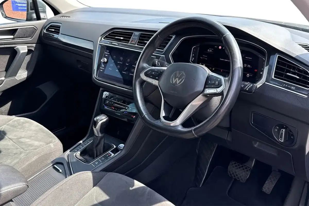 2022-volkswagen-tiguan-15-tsi-elegance-big-13