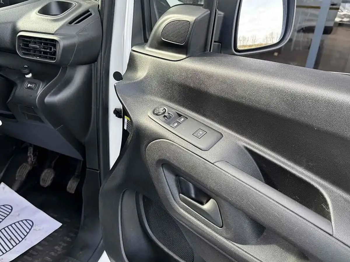 2020-peugeot-partner-15-bluehdi-1000-professional-100ps-eu6dt-panel-big-18