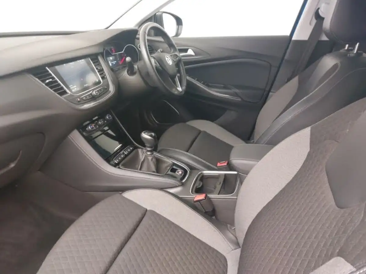 2020-vauxhall-grandland-x-12-sri-nav-big-4