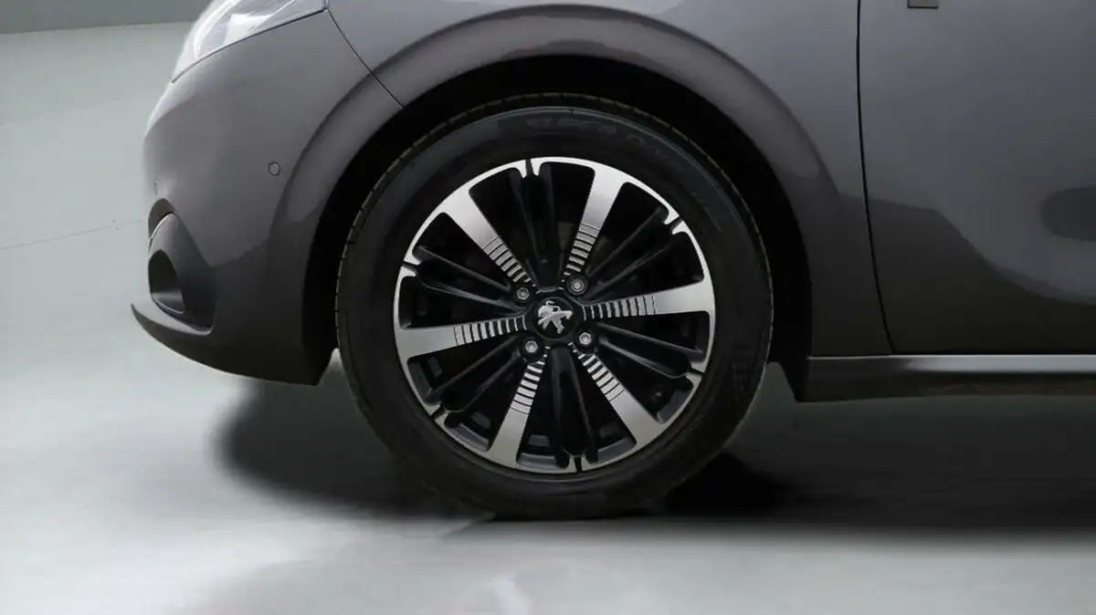 2019-peugeot-208-12-puretech-tech-edition-82bhp-big-17