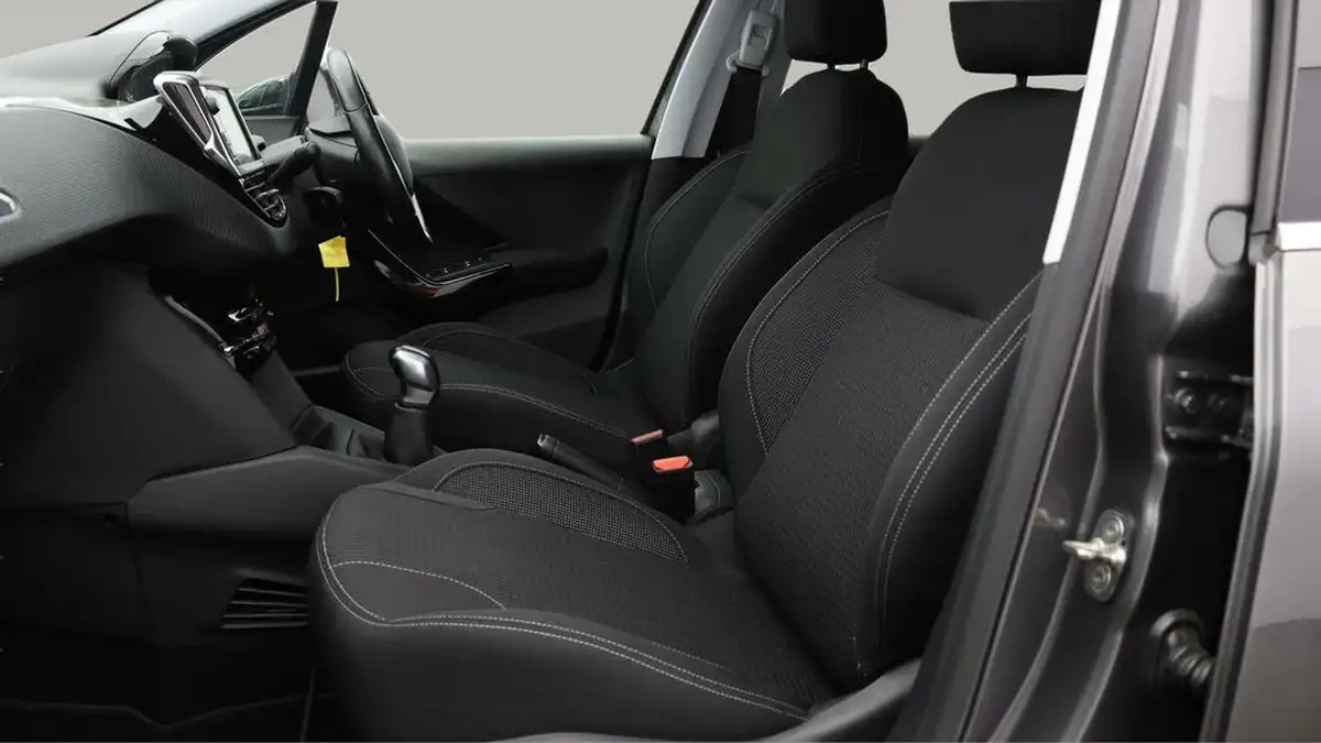 2019-peugeot-208-12-puretech-tech-edition-82bhp-big-13