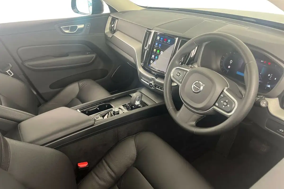 2022-volvo-xc60-20-b5-core-big-9