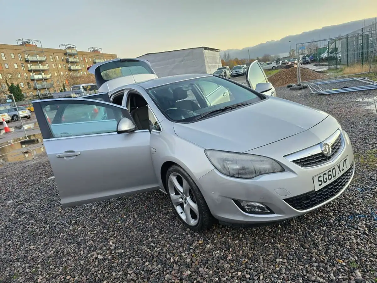 2010-vauxhall-astra-16-sri-16v-vvt-115ps-hatchback-5d-auto-big-4