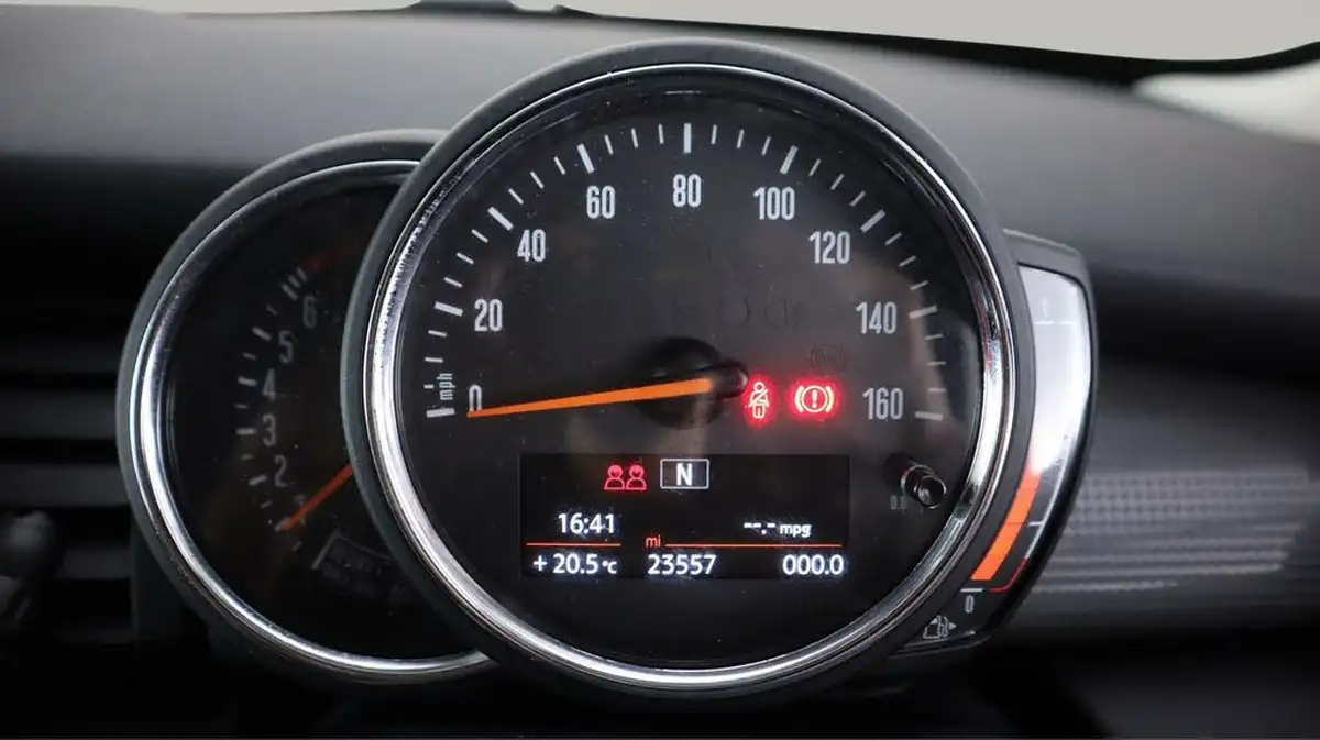 2019-mini-cooper-15-cooper-classic-hatchback-3d-big-10