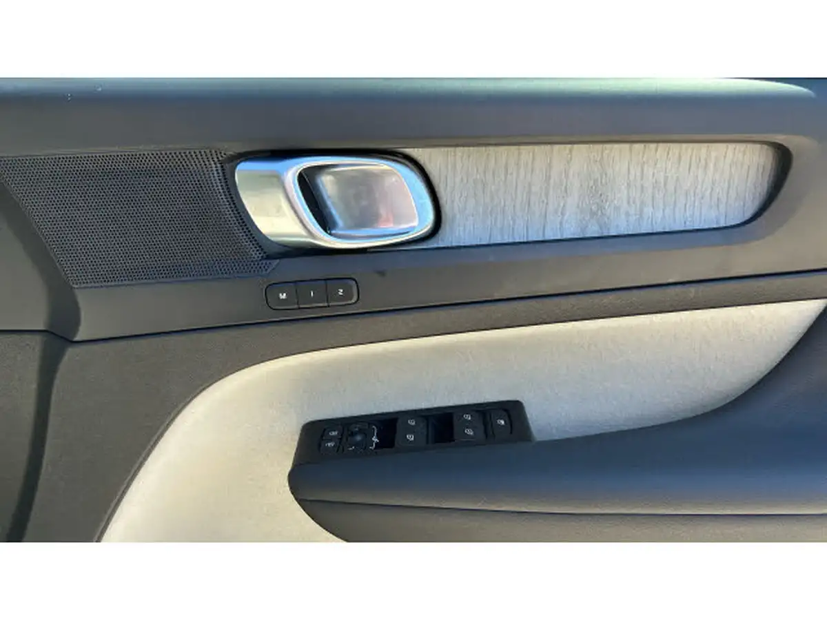 2022-volvo-xc40-15-t5-inscription-pro-big-14