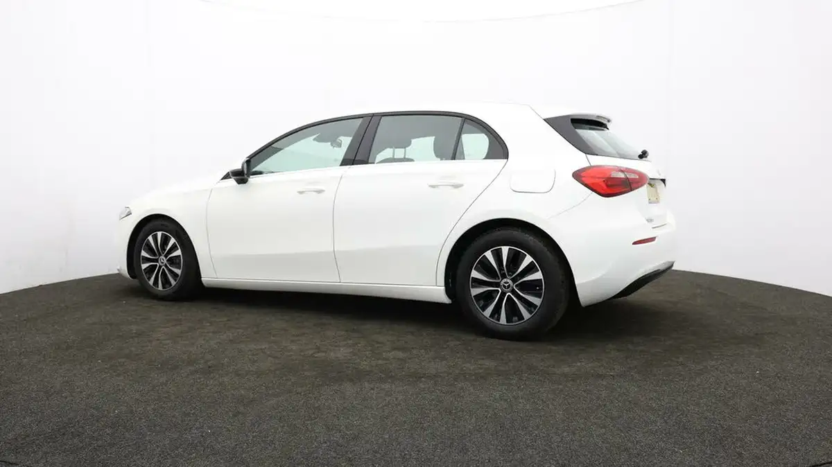 2020-mercedes-benz-a-class-15d-a180d-se-big-64