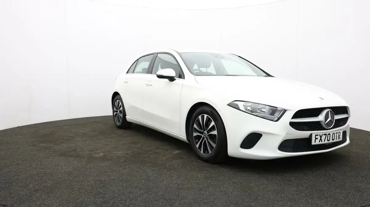 2020-mercedes-benz-a-class-15d-a180d-se-big-40