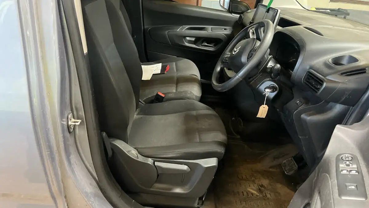 2021-citroen-berlingo-15bluehdi-1000-enterprise-130pseu6dt-e-ss-panel-eat8-big-4