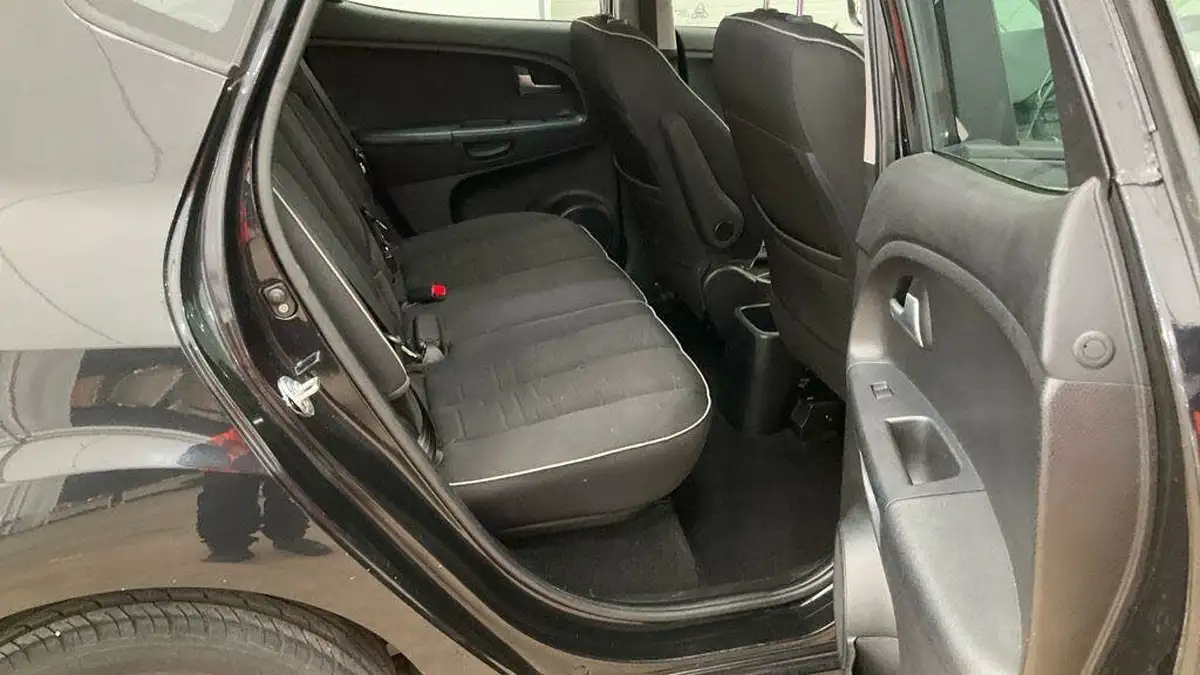 2012-kia-venga-16-2-big-4