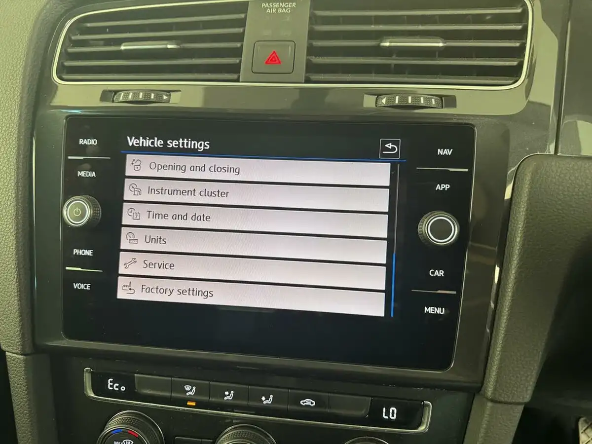 2020-volkswagen-golf-e-e-golf-big-49