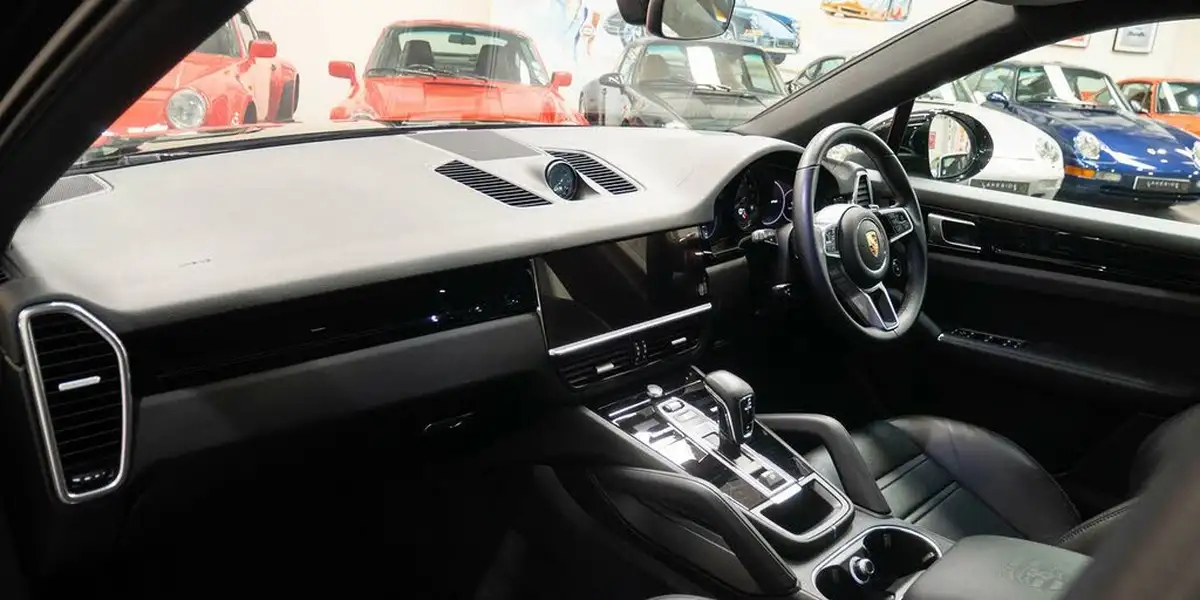 2022-porsche-cayenne-30-v6-e-hybrid-coupe-big-22