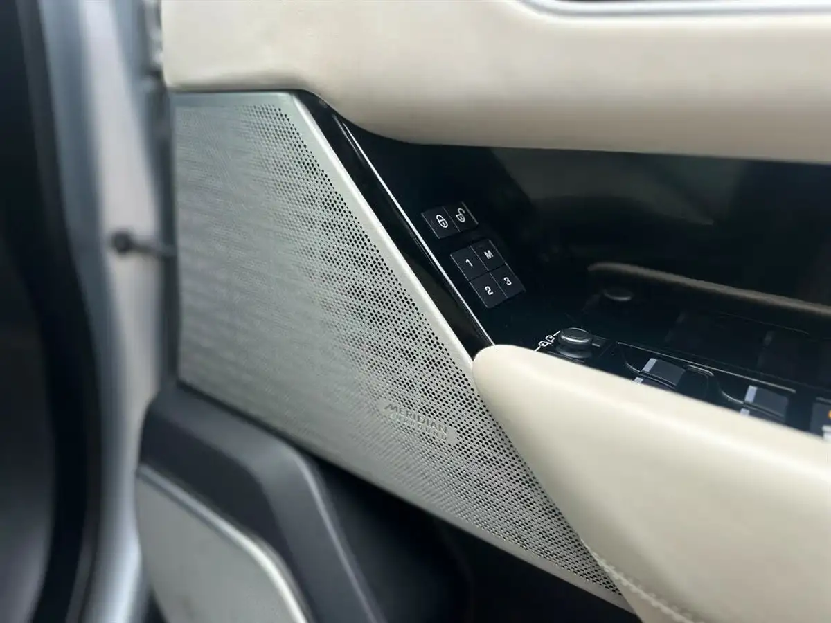 2017-land-rover-range-rover-velar-30-d300-r-dynamic-hse-big-11