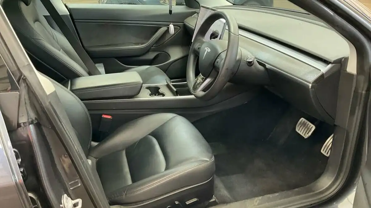 2020-tesla-model-3-e-performance-big-2