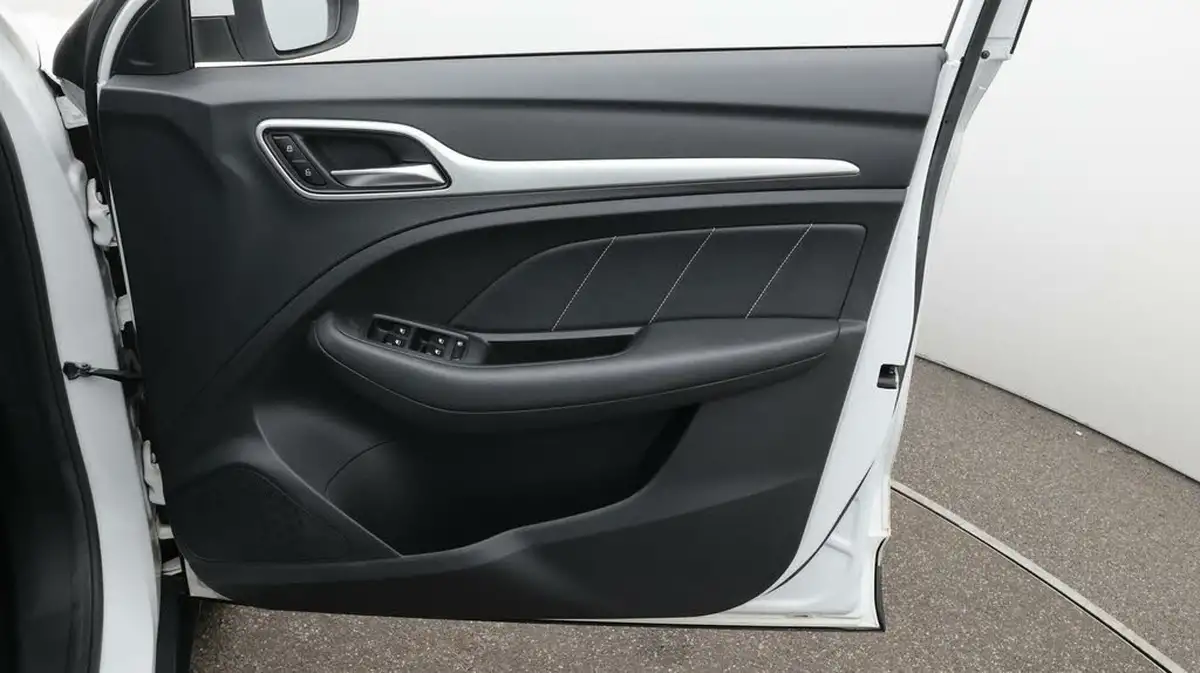 2021-mg-zs-suv-e-exclusive-ev-big-15