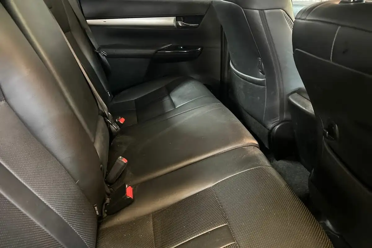 2018-toyota-hi-lux-24d-invincible-ss-auto-big-16