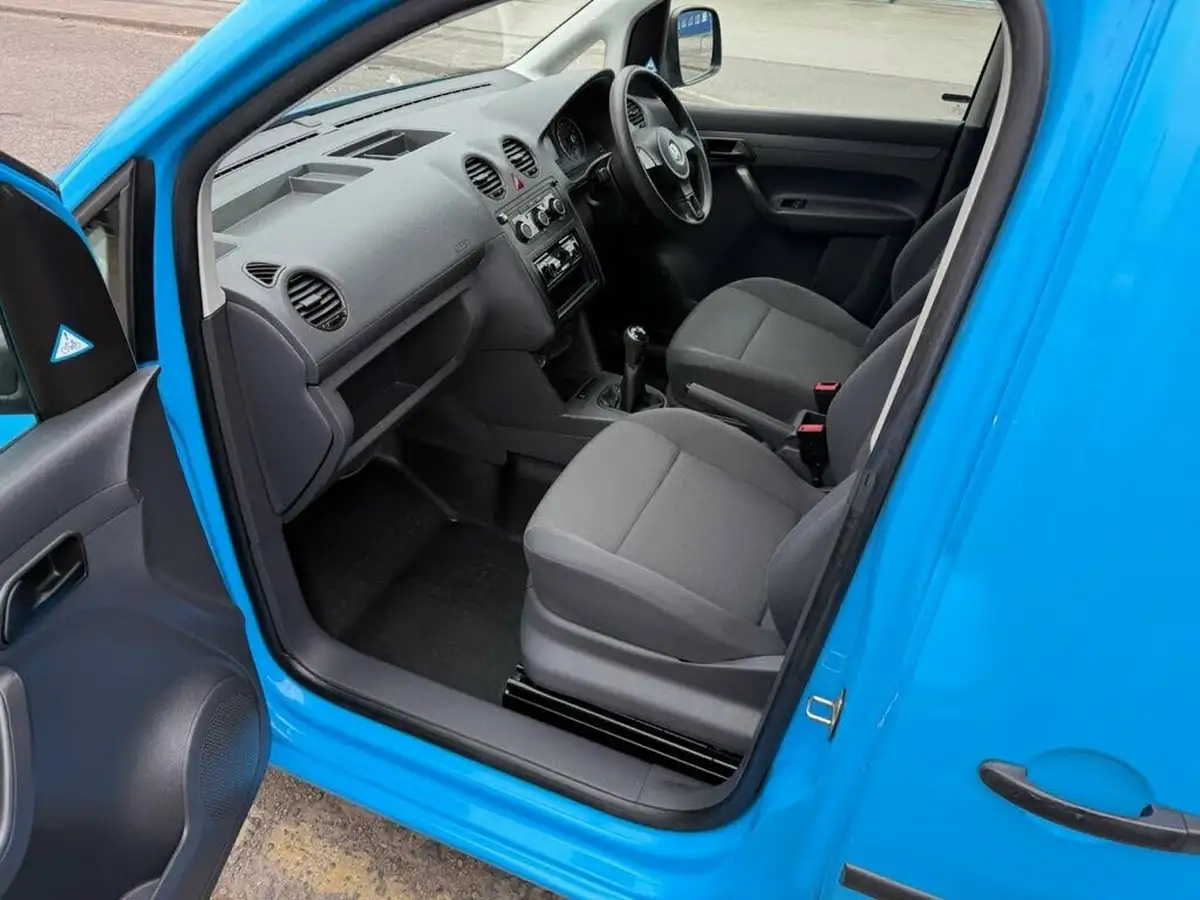 2015-volkswagen-caddy-16tdi-c20-startline-102ps-panel-big-16