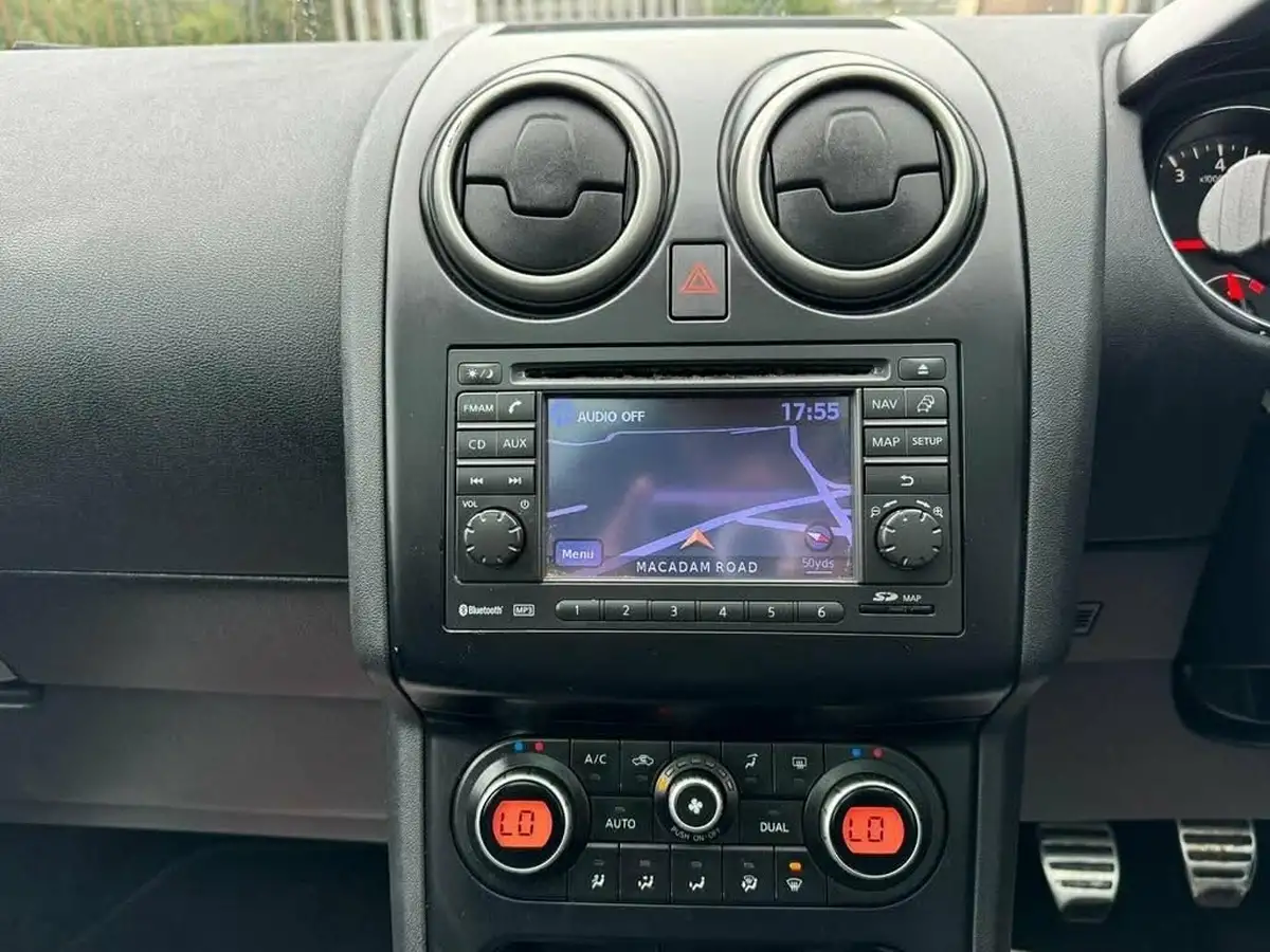2010-nissan-qashqai-16-n-tec-big-18